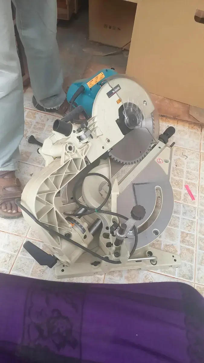 Slide compound saw (305mm)