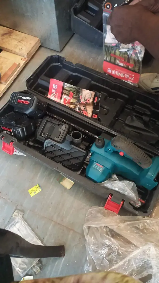 Cordless power saw
