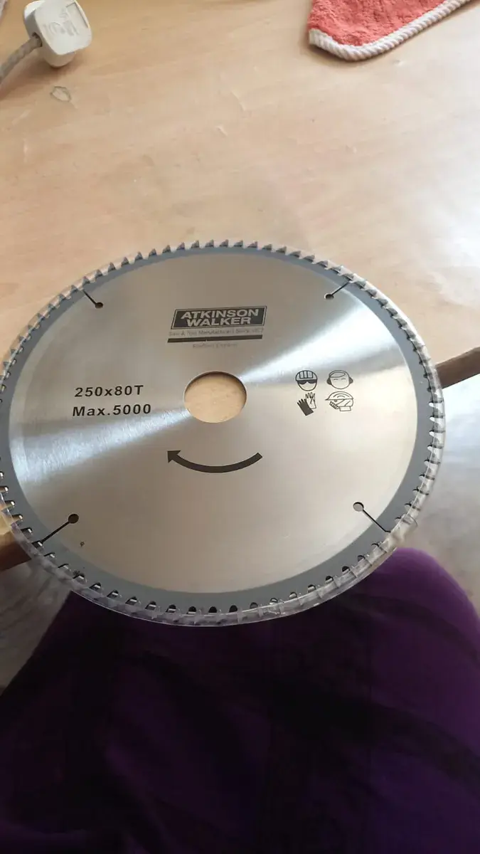 Circular saw blade (250 x 80T)