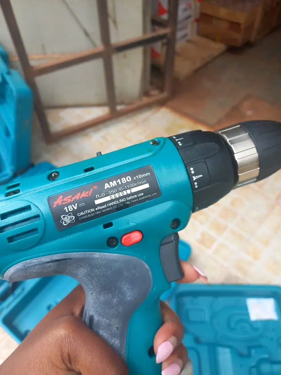 Cordless drill set